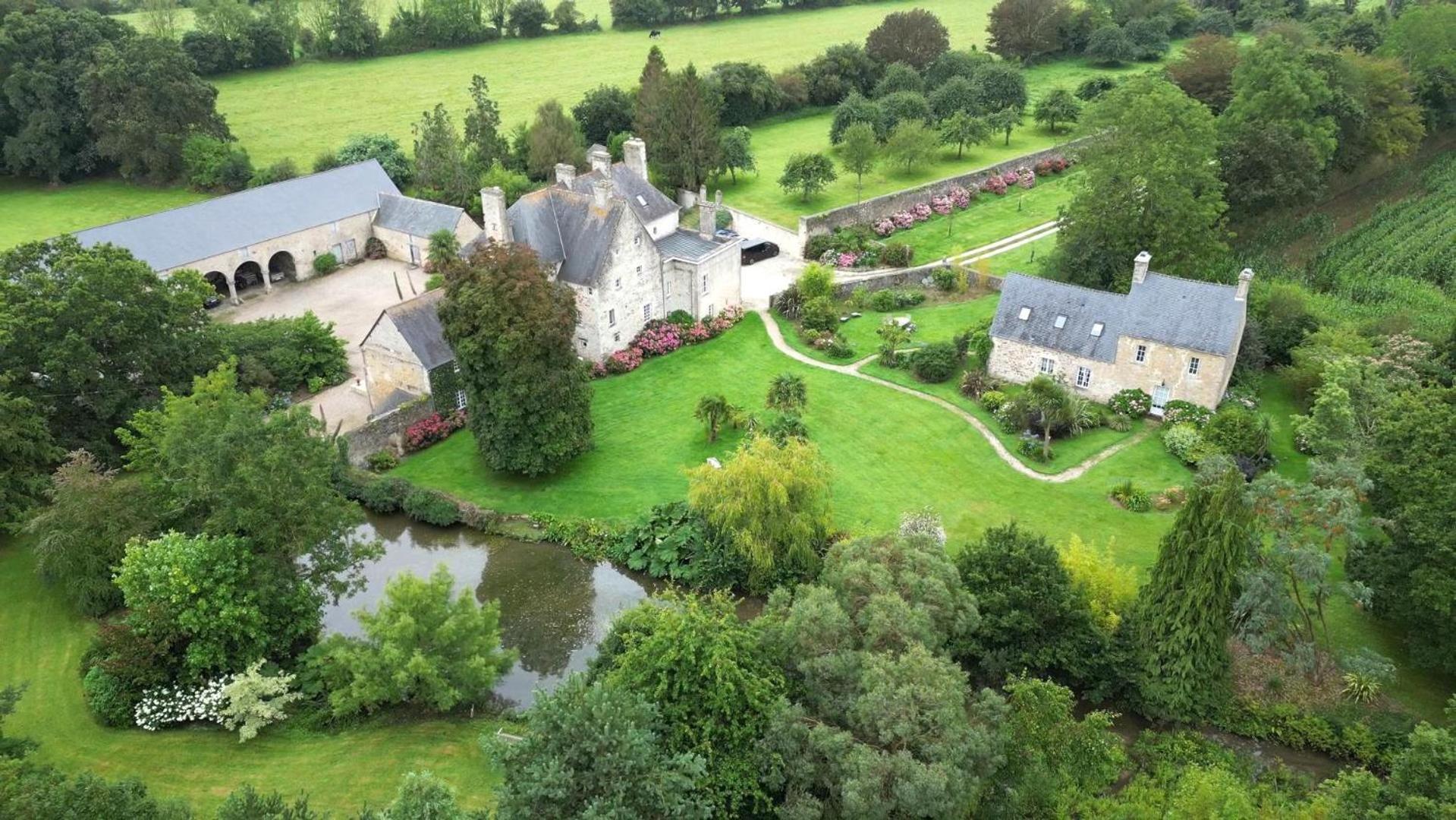 Manoir De Savigny Bed & Breakfast แวโลญส์ ภายนอก รูปภาพ