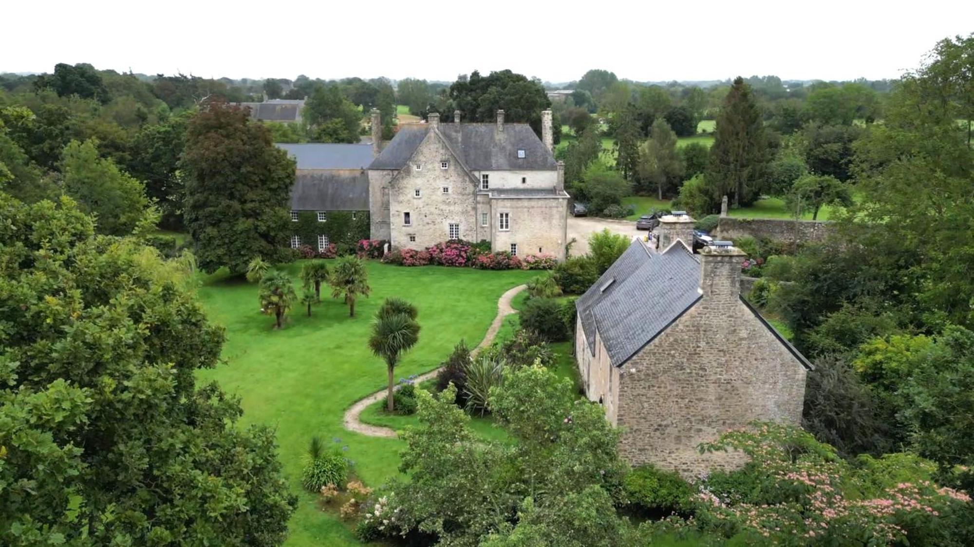 Manoir De Savigny Bed & Breakfast แวโลญส์ ภายนอก รูปภาพ