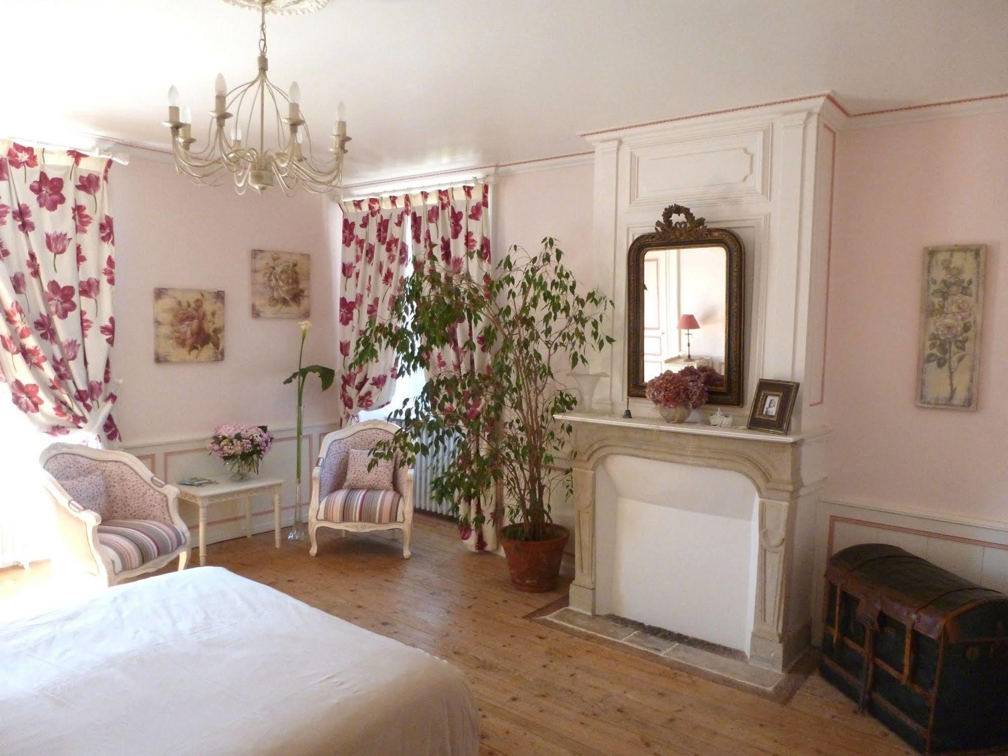 Manoir De Savigny Bed & Breakfast แวโลญส์ ภายนอก รูปภาพ