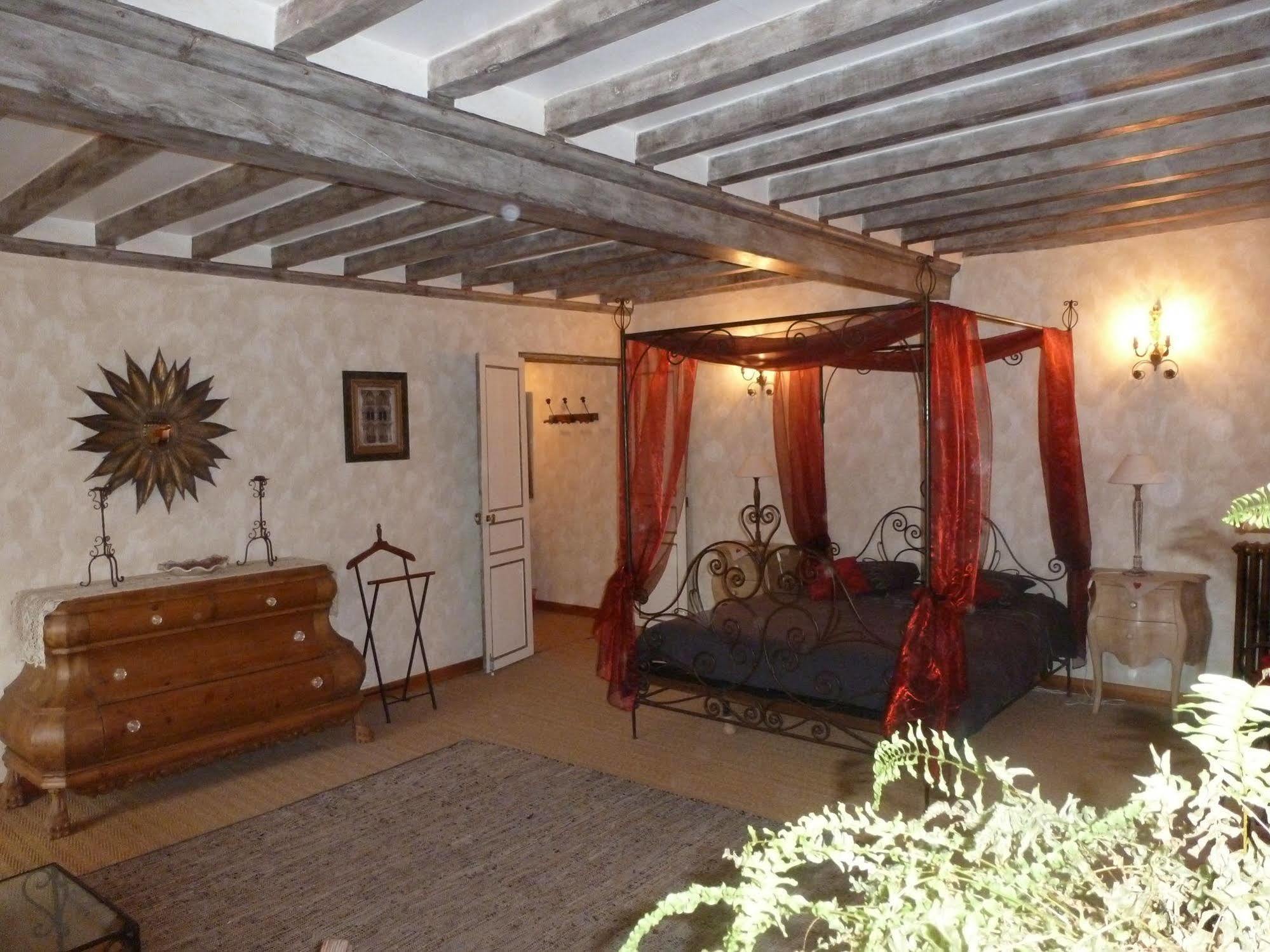 Manoir De Savigny Bed & Breakfast แวโลญส์ ภายนอก รูปภาพ