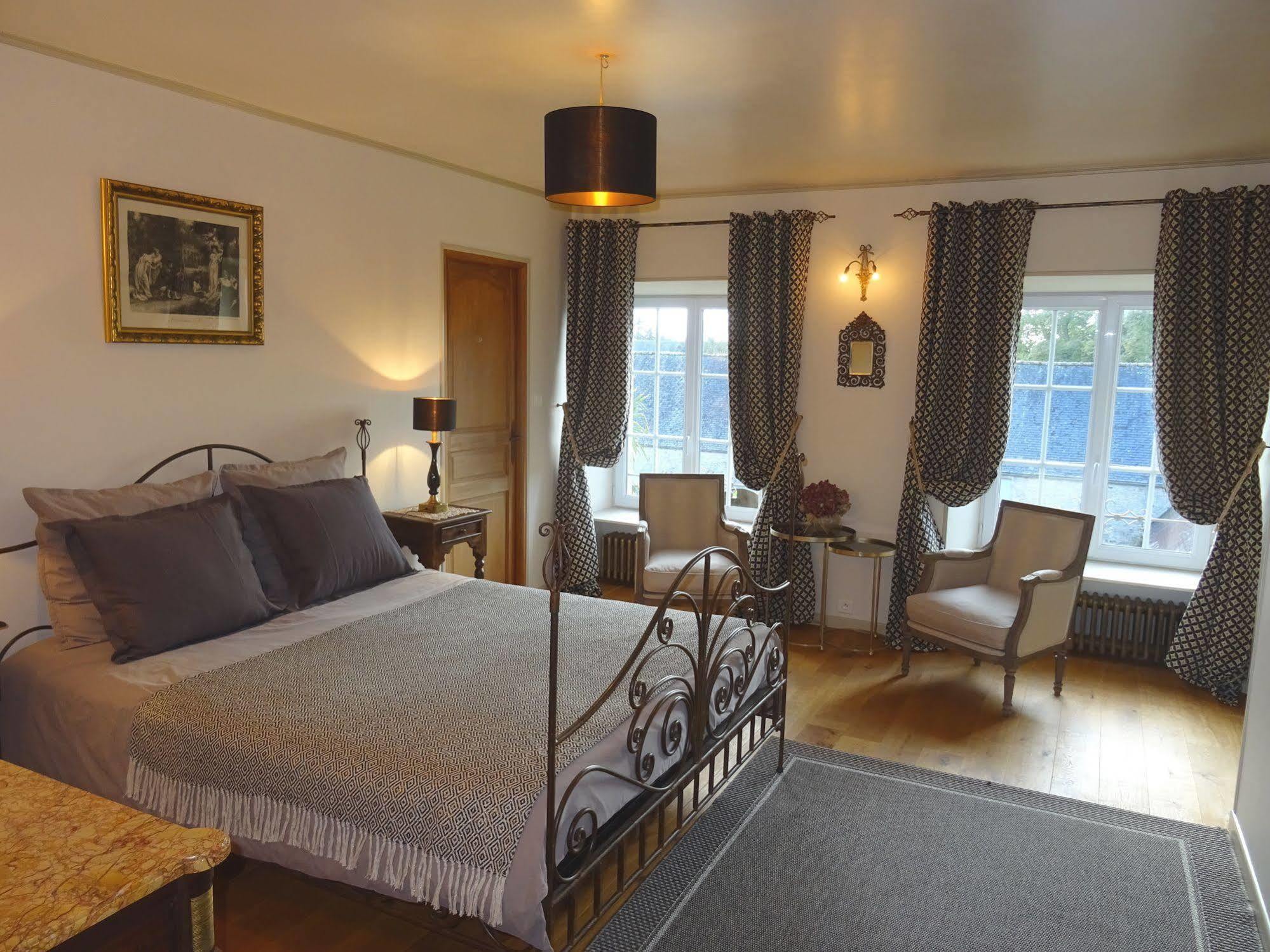 Manoir De Savigny Bed & Breakfast แวโลญส์ ภายนอก รูปภาพ