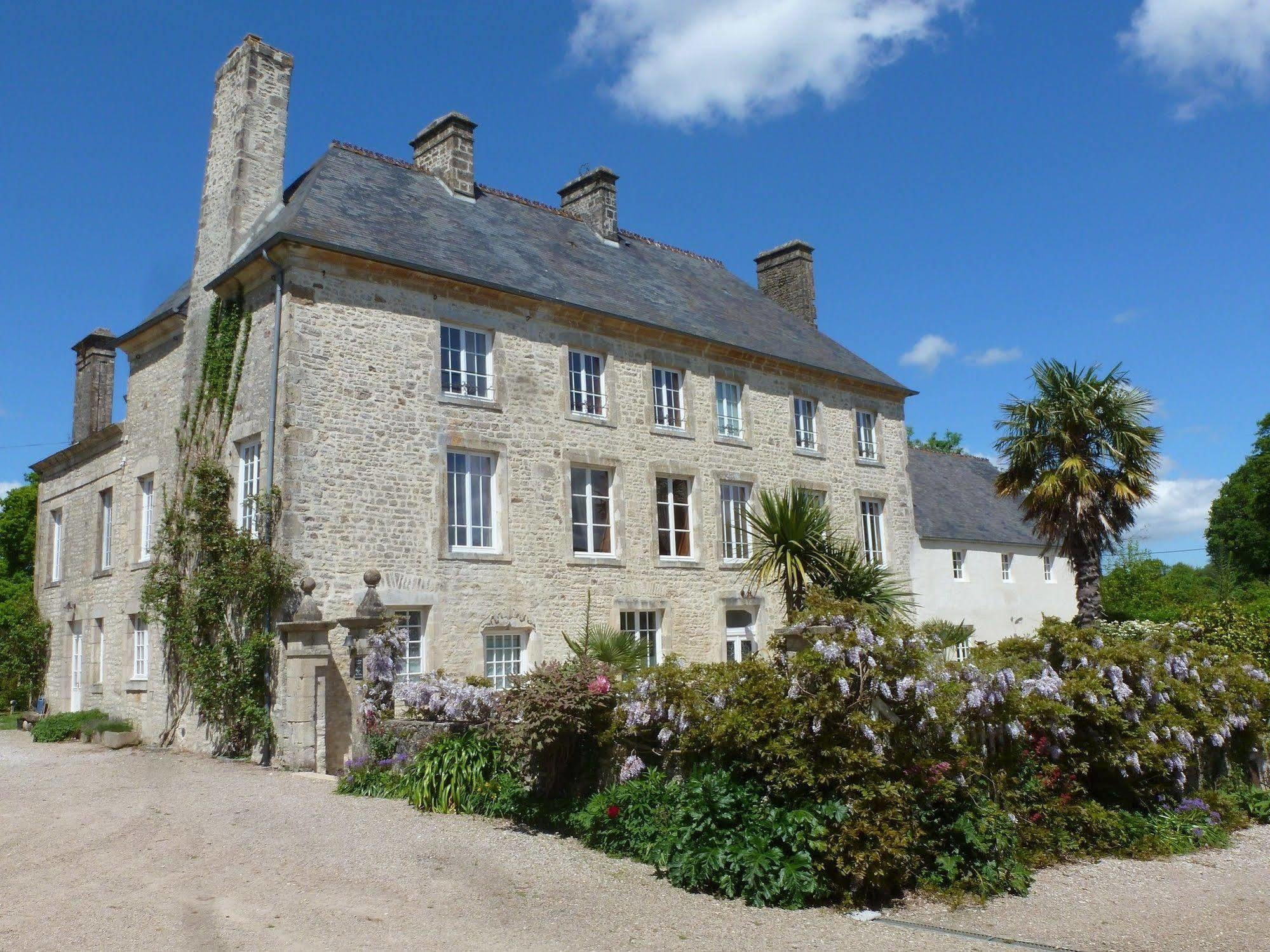 Manoir De Savigny Bed & Breakfast แวโลญส์ ภายนอก รูปภาพ