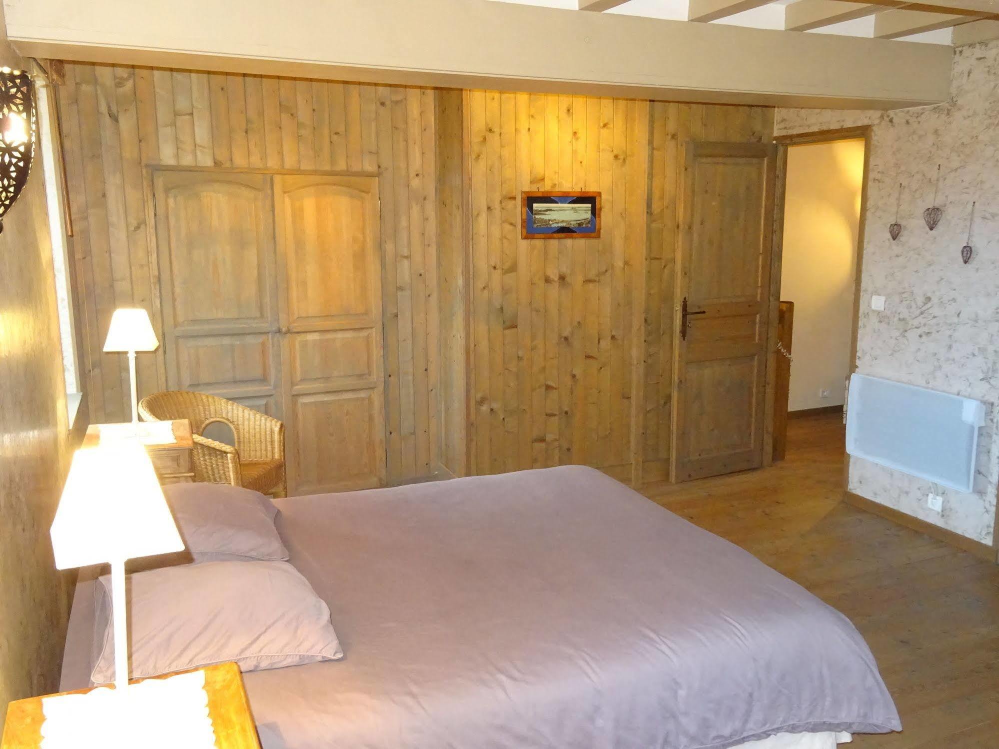 Manoir De Savigny Bed & Breakfast แวโลญส์ ภายนอก รูปภาพ