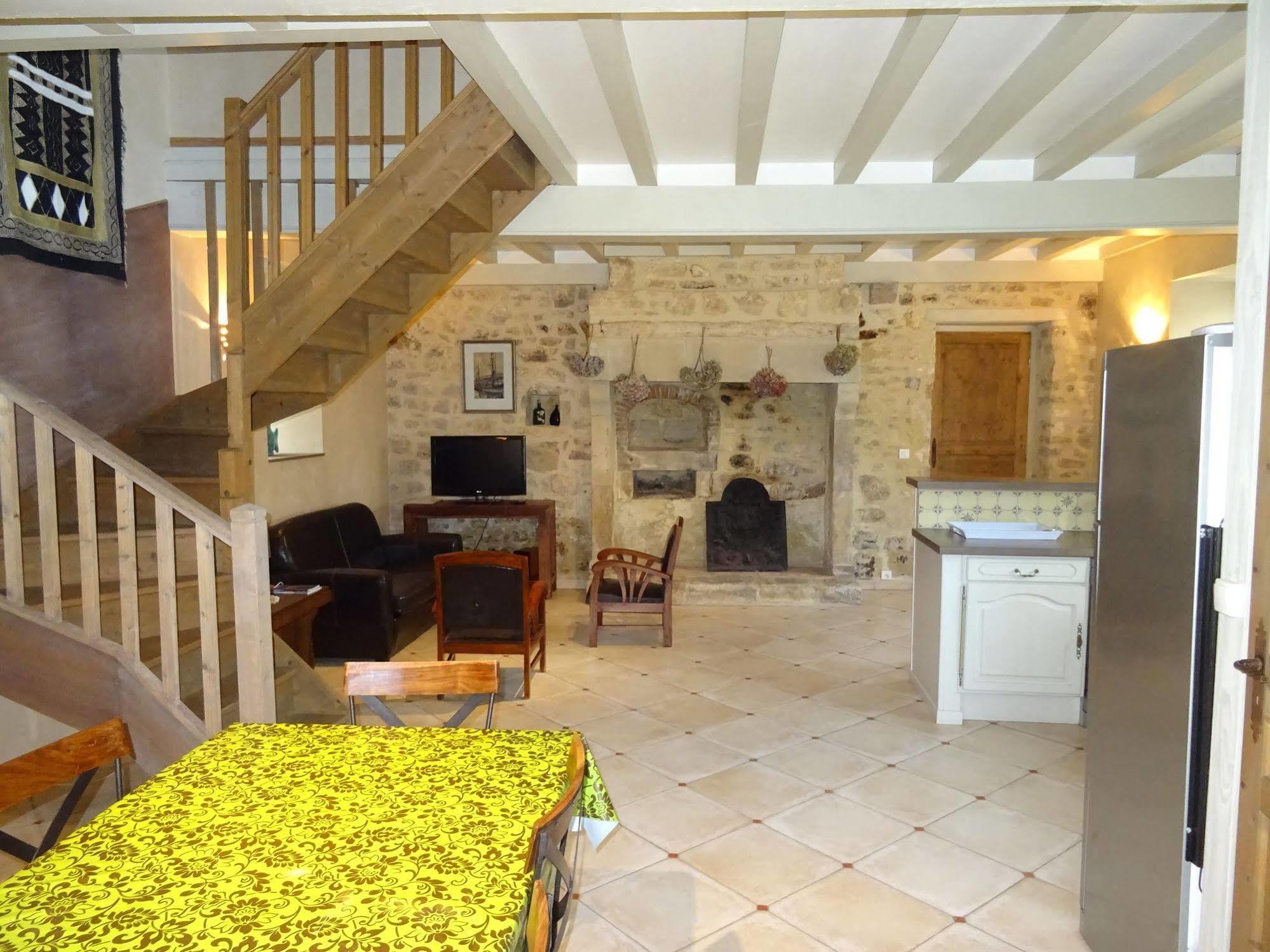 Manoir De Savigny Bed & Breakfast แวโลญส์ ภายนอก รูปภาพ